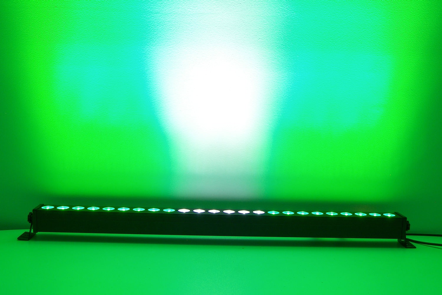 Event Lighting BAR24X4L - 24x 4W RGBW LED Bar with 8 Segment Control