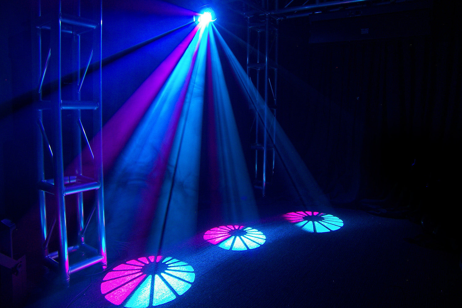 Event Lighting Lite KLUB200B - 200W LED Barrel