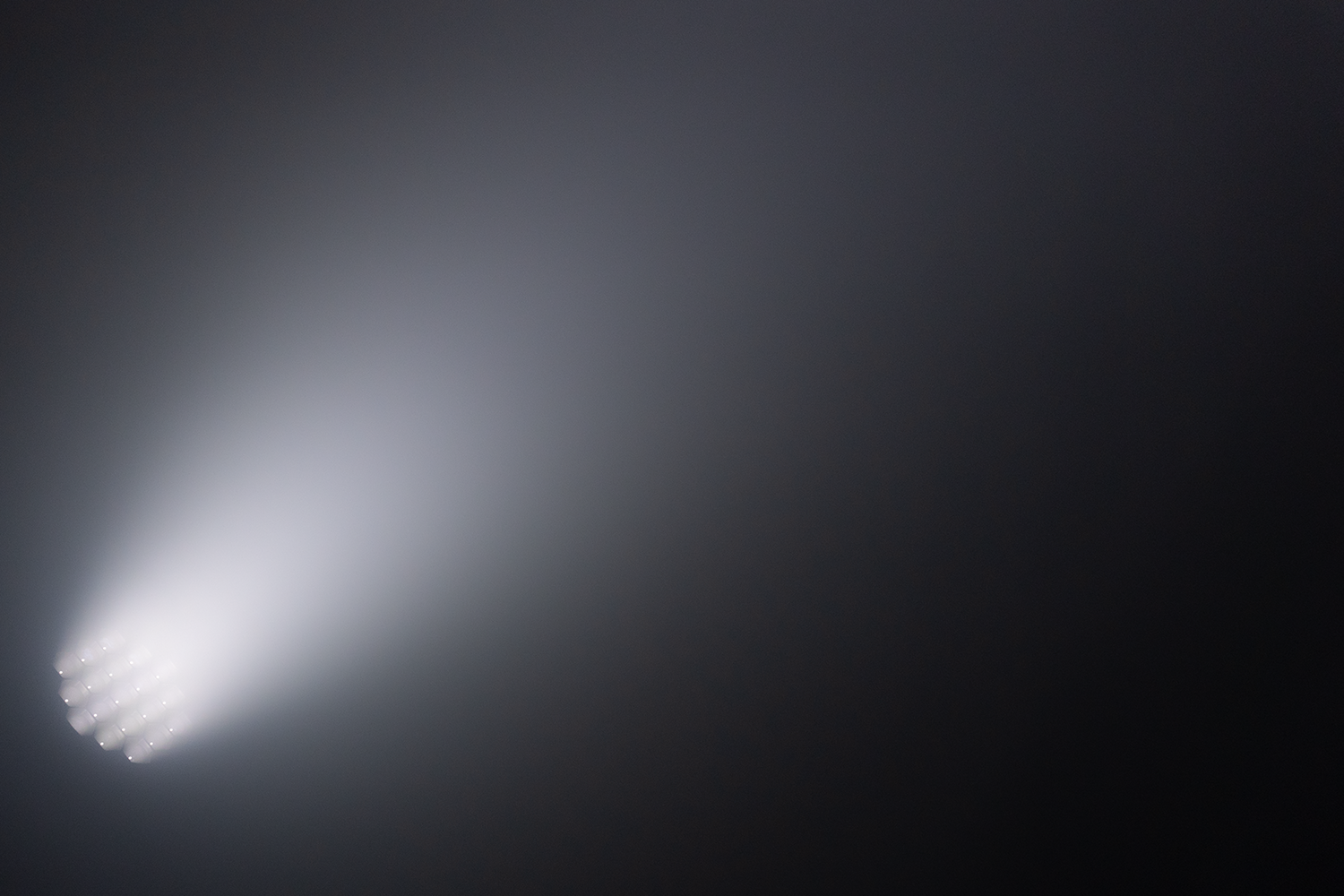 M19W20 - 19x20W RGBALC LED Ring Control Wash Zoom Head