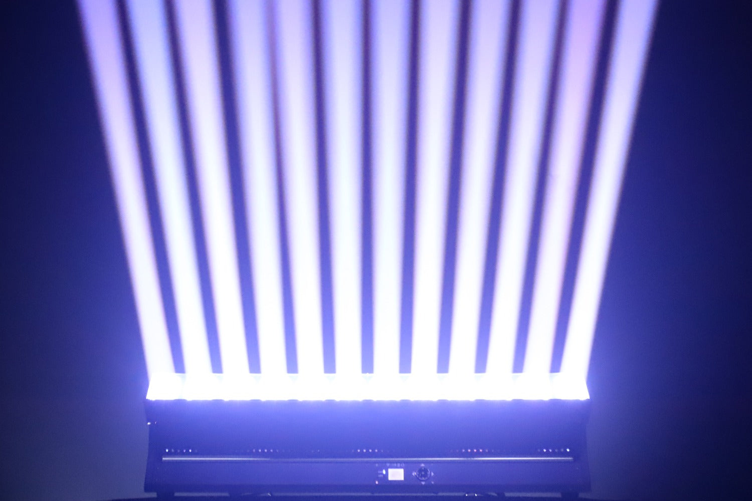 Event Lighting SURF12X60 - Tilt bar with zoom 12 x 60W RGBW LEDs