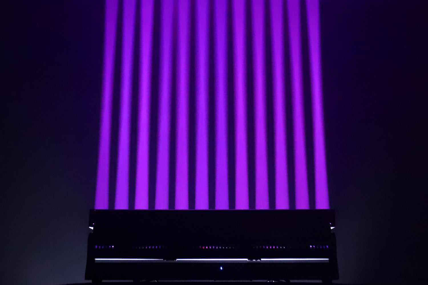 Event Lighting SURF12X60 - Tilt bar with zoom 12 x 60W RGBW LEDs