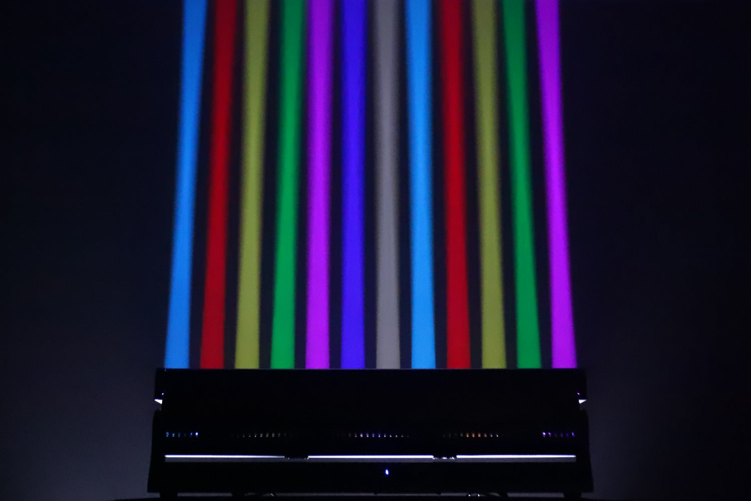 Event Lighting SURF12X60 - Tilt bar with zoom 12 x 60W RGBW LEDs