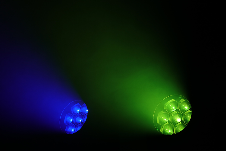 Event Lighting BM7W10RGBW - 7X 10W RGBW LED Battery Wash Zoom Head with Wireless DMX