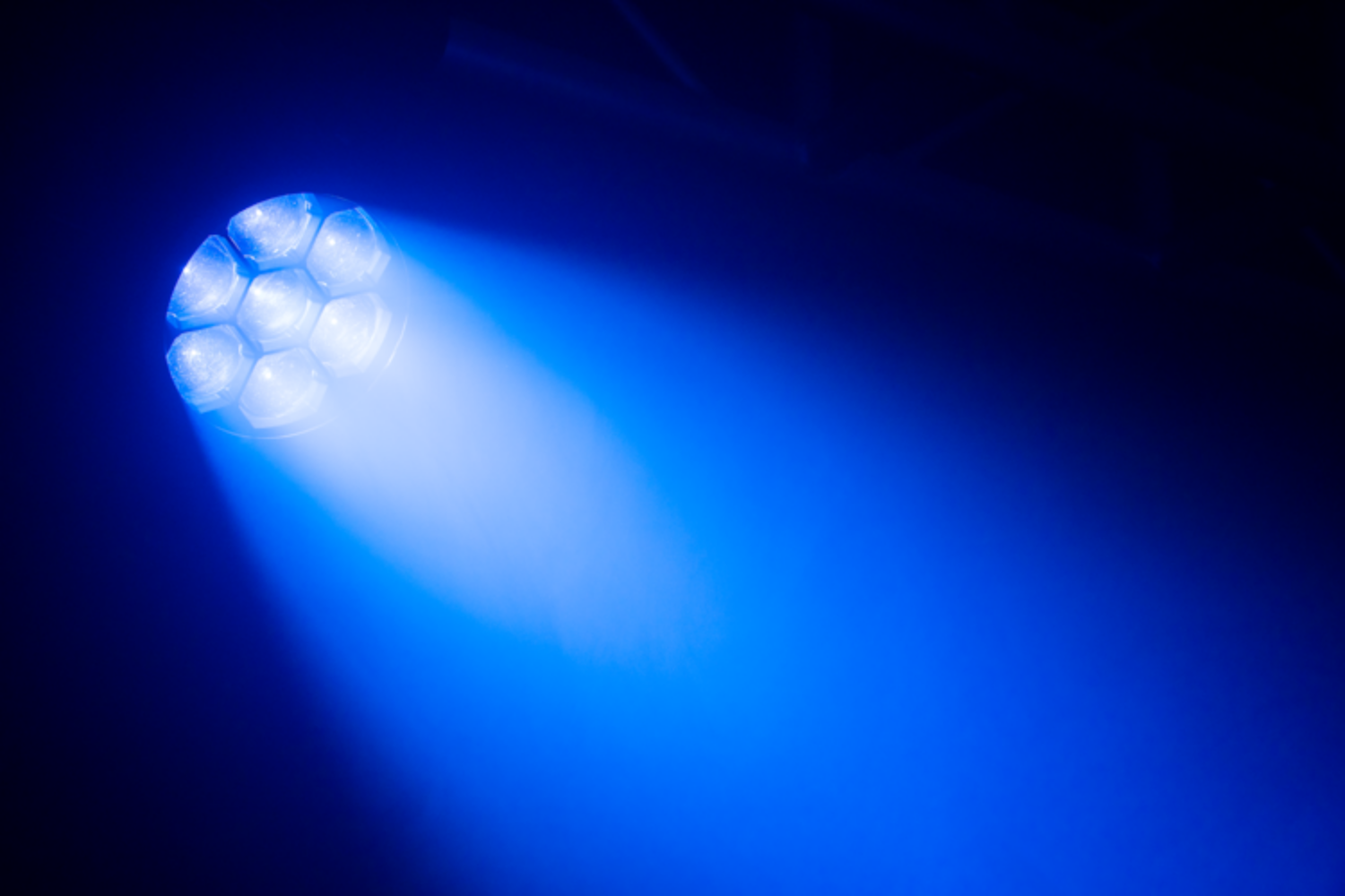 Event Lighting LM7X30 - 7x 30W LED RGBW Zoom Wash Moving Head