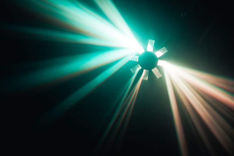 STORM - 1x 12W LED RGBW Rotating Multi Beam Effect