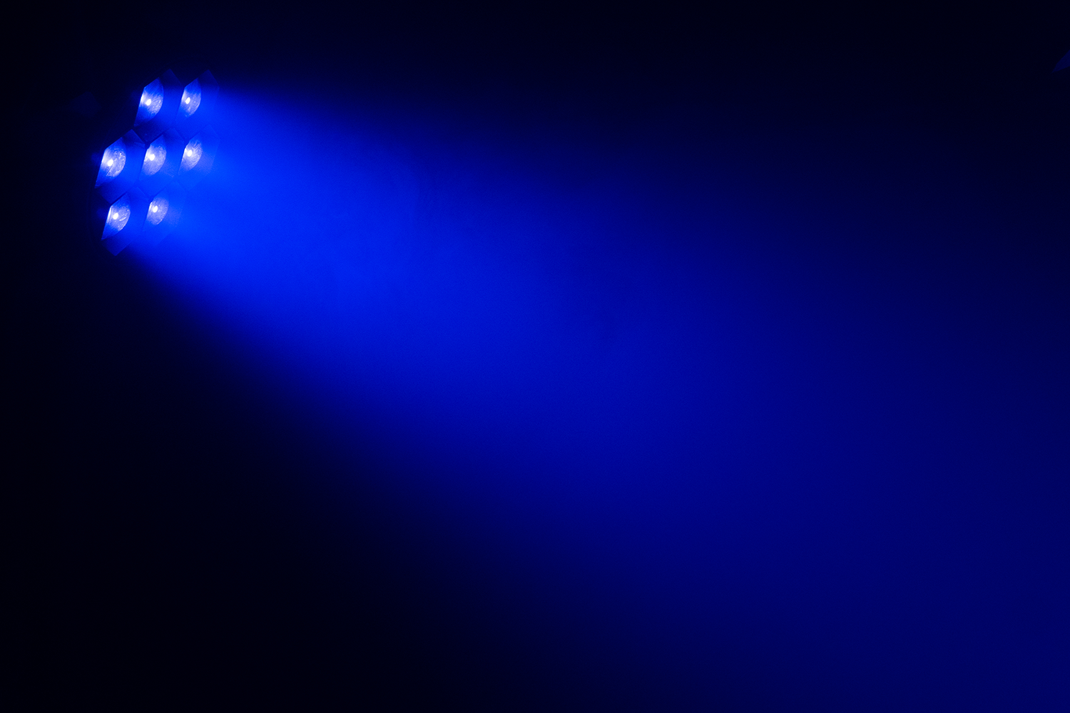 ENFORCER7X60BE - 7x 60 W Zoom Wash Moving Head with Pixel Control