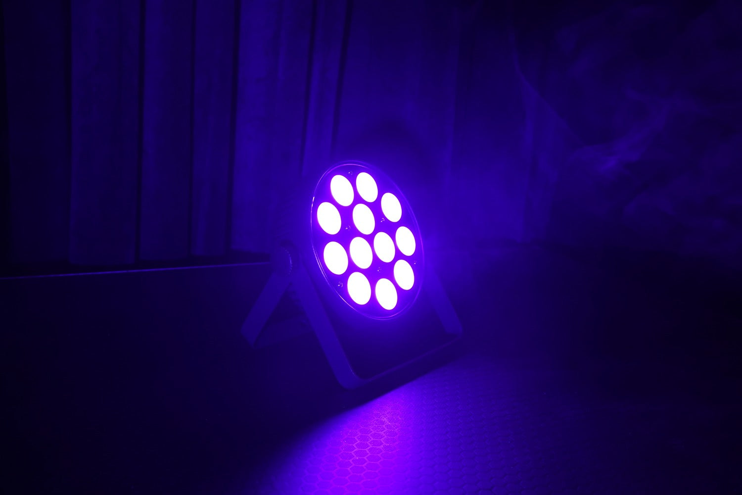 PAR12X4UVL-WH - Indoor Dedicated UV Lite Par (White)