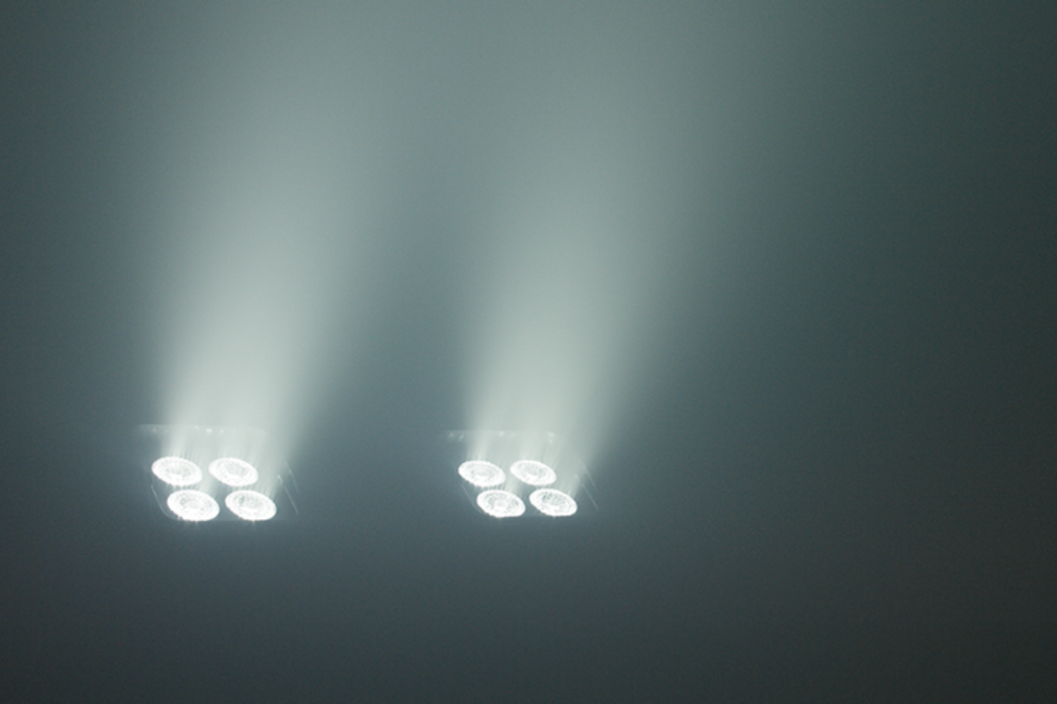 Event Lighting PAR4X12B - Battery Parcan with Wireless DMX & Wifi