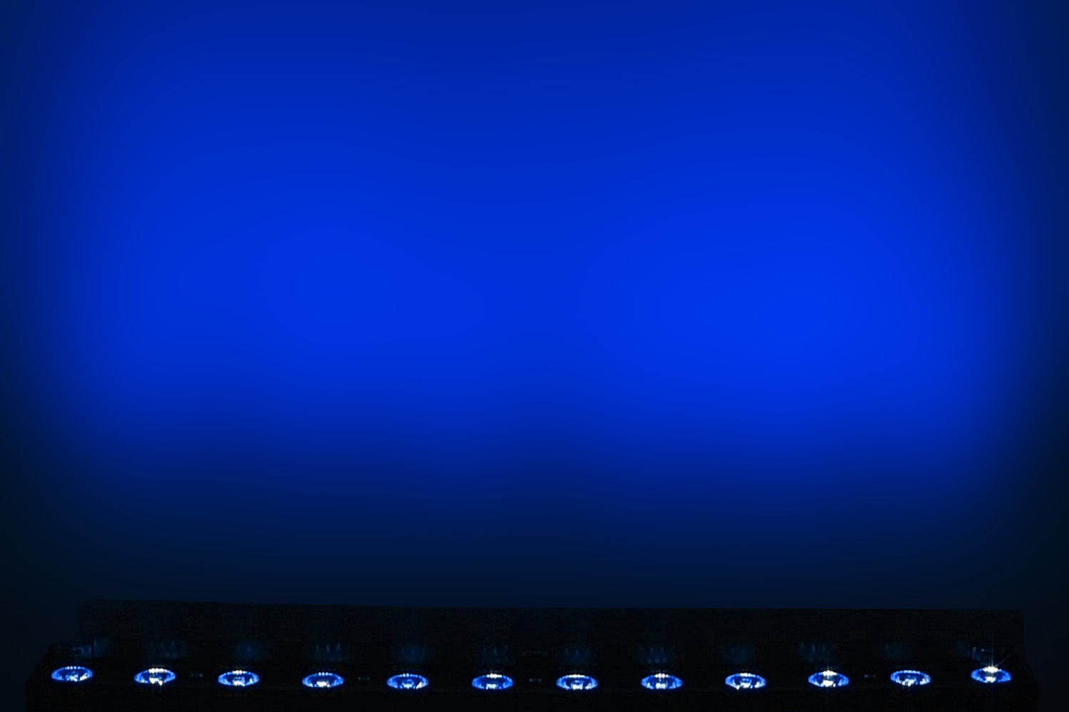PIXBAR12H - 12 x 12W RGBWAU Pixel Control Bar with barndoor