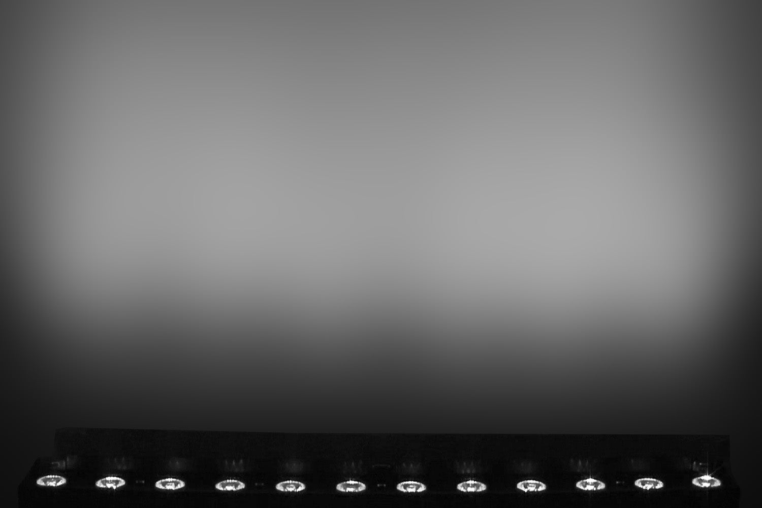 PIXBAR12H-WH - 12 x 12W RGBWAU Pixel Control Bar with barndoor (White)