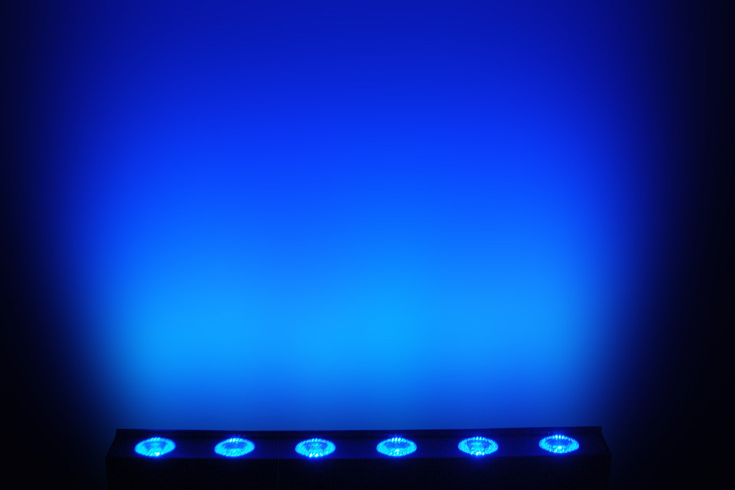 PIXBAR6H - 6 x 12W RGBWAU Pixel Control Bar with barndoor