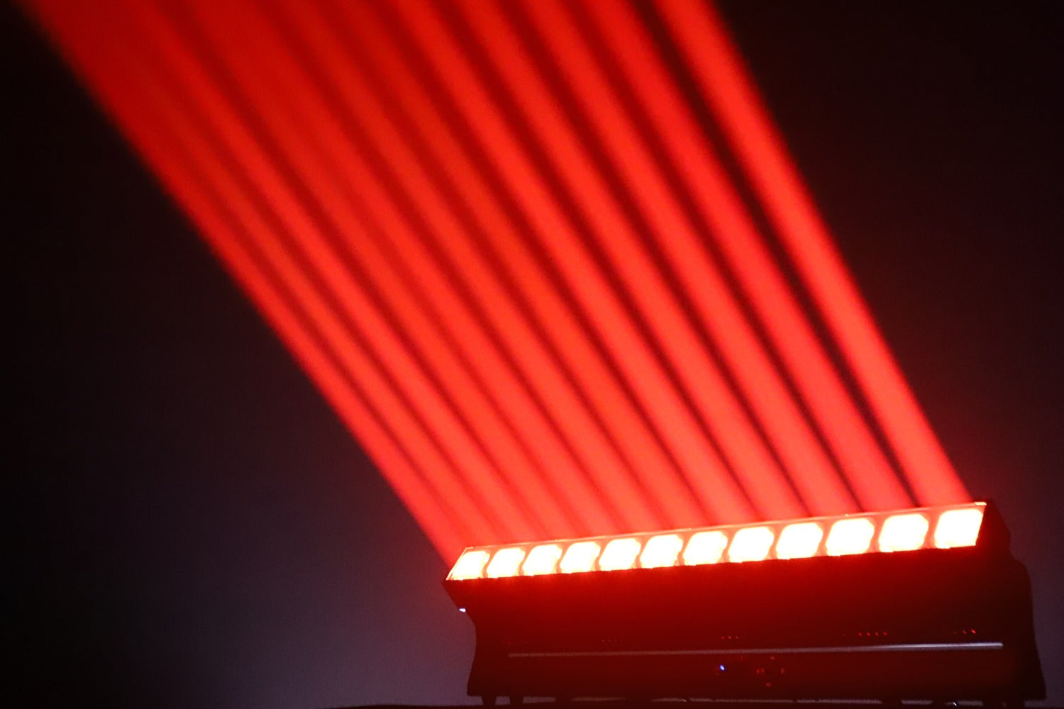 Event Lighting SURF12X60 - Tilt bar with zoom 12 x 60W RGBW LEDs