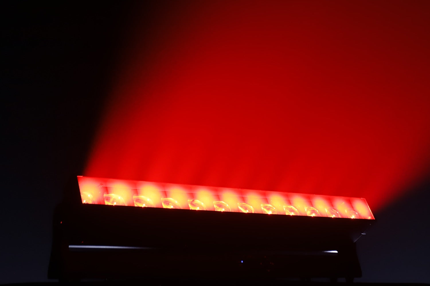 Event Lighting SURF12X60 - Tilt bar with zoom 12 x 60W RGBW LEDs