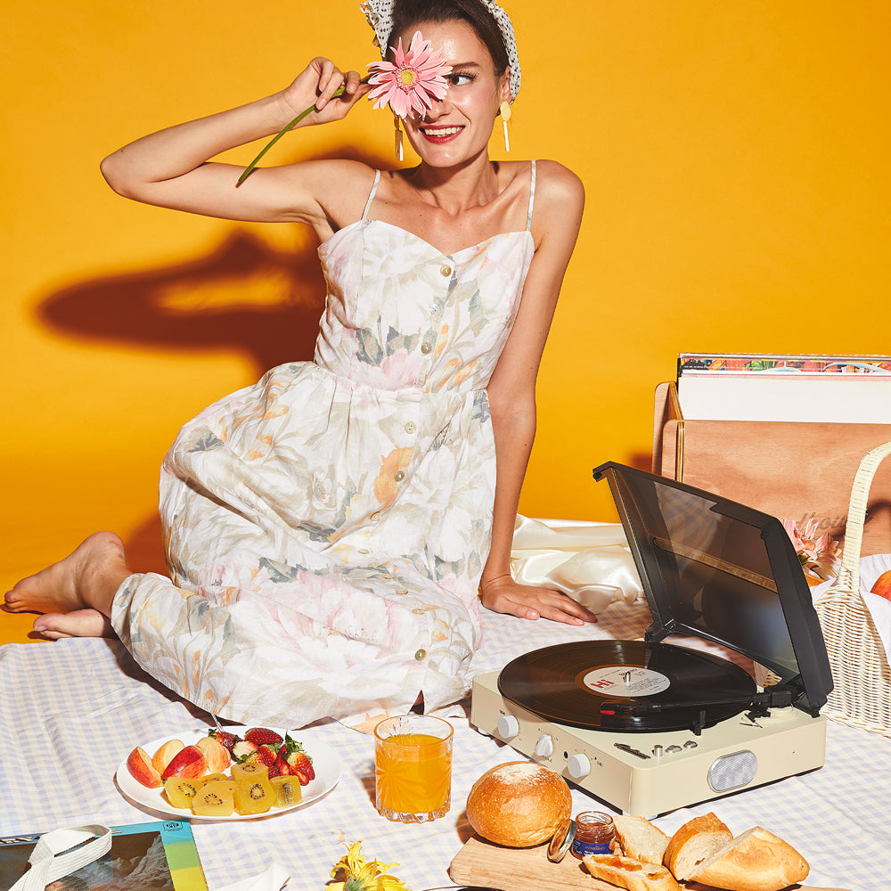 Gadhouse Brad MKII Record Player - Ivory + Bundled Majority D40X Bluetooth Speakers